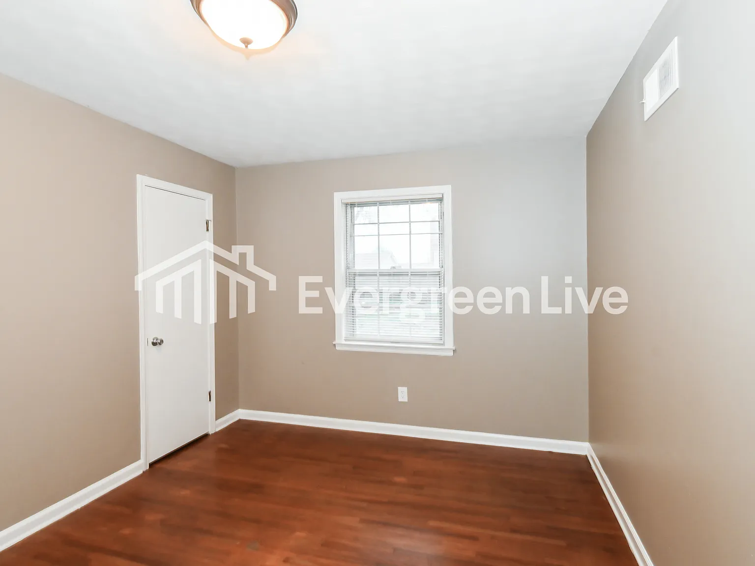 3 bed, 2.0 bath, 1570 sqft, $1,245 — Photo 4