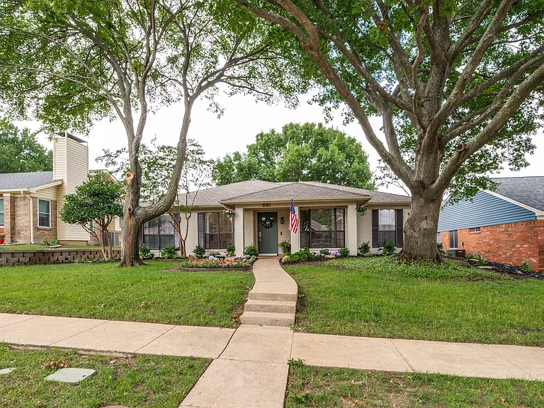 8181 Willow Creek Dr — Photo 3
