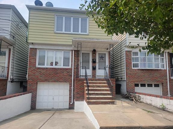 2nd image of 26 E 18th St