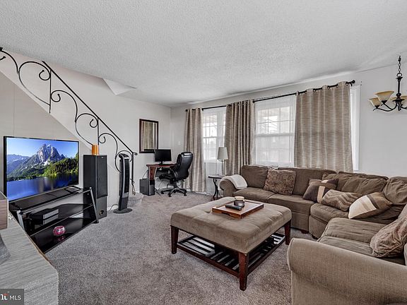 3rd image of 1402 Conway Dr