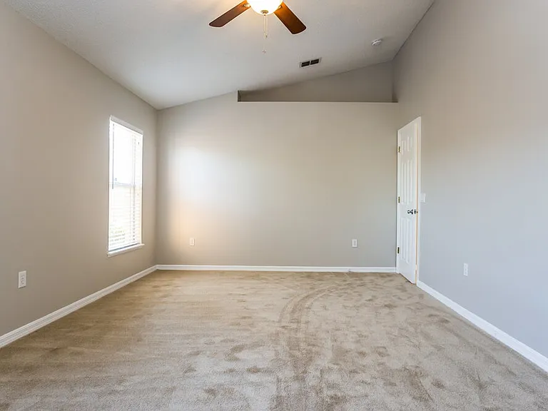 142 Woodbury Pines Cir — Photo 7