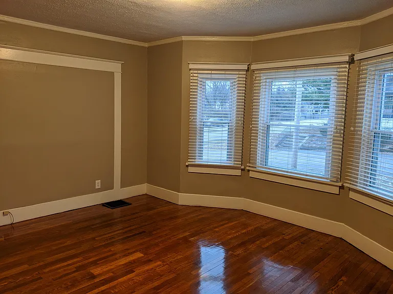2443 S Dixie Dr — Photo 11