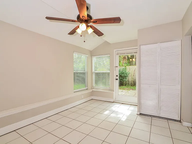 321 Alba Ln — Photo 8