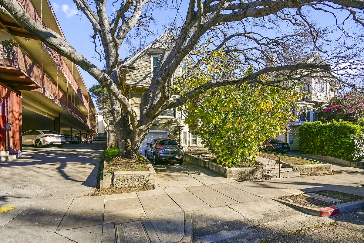 Building Photo - 2539-2541 Benvenue Ave