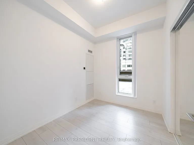400 King St W #808 — Photo 13