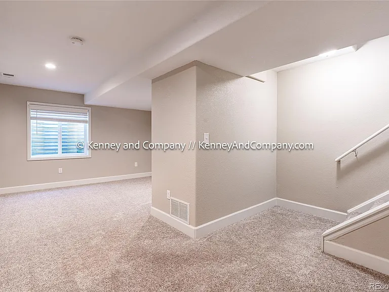 875 S Lindsey St — Photo 16