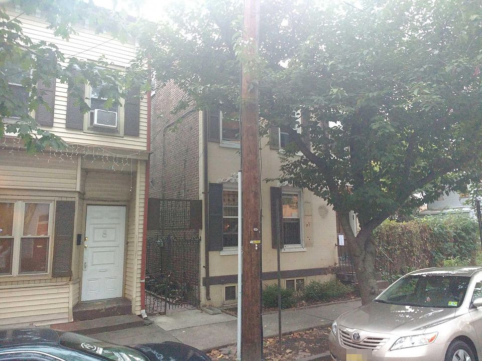 2nd image of 679 Lamberton St