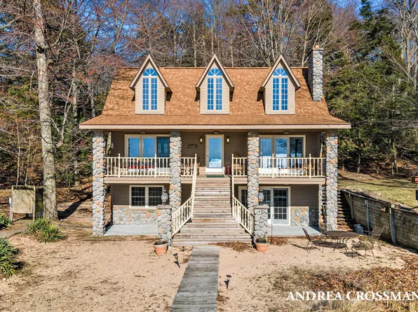 378 S Shady Glen Rd, Shelby, MI 49455