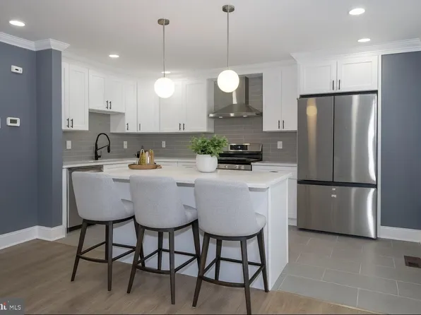 7429 Tanager St, Philadelphia, PA 19153