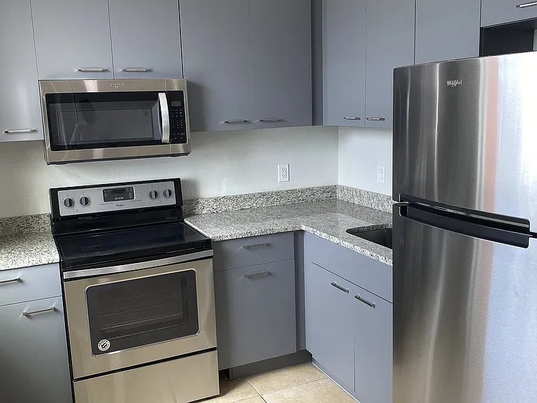 Colonial Drive Apartments — Photo 9