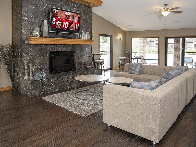5900 Roose St — Photo 32