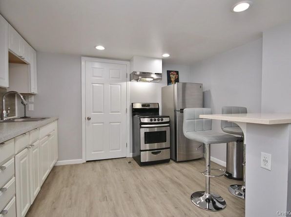 208 Myrtle Ave UNIT 1