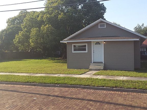 2nd image of 213 E Lake St
