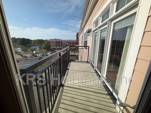 670 Town Center Dr, Newport News, VA