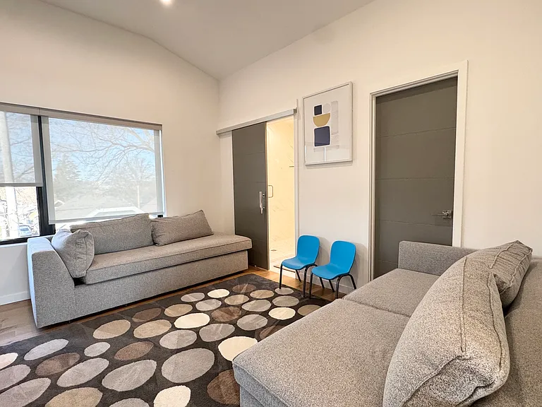 4732 Mercier St — Photo 44