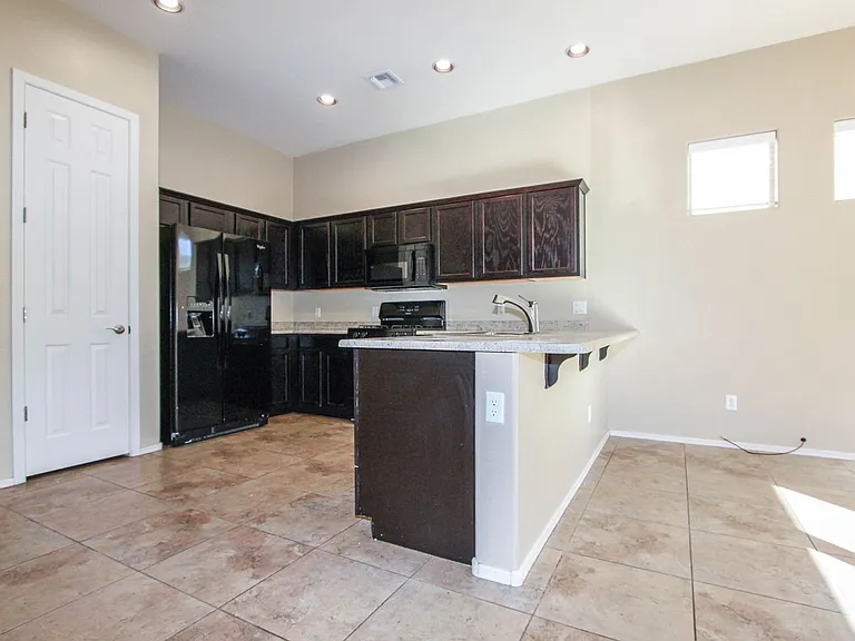 6803 E Hetley Pl — Photo 5