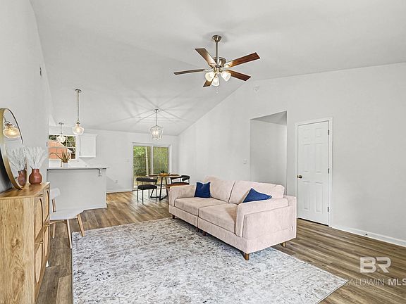 3rd image of 1819 Spanish Cove Dr