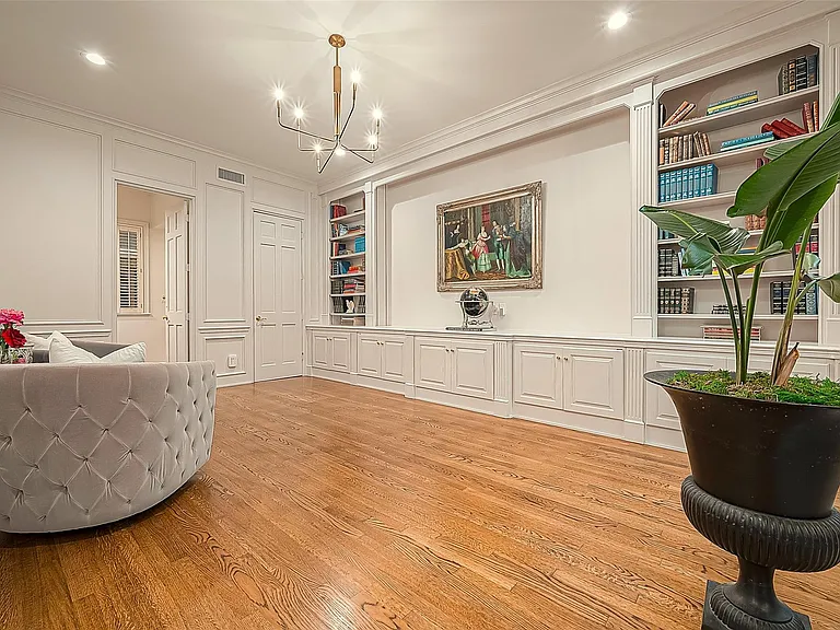 983 S Post Oak Ln — Photo 25