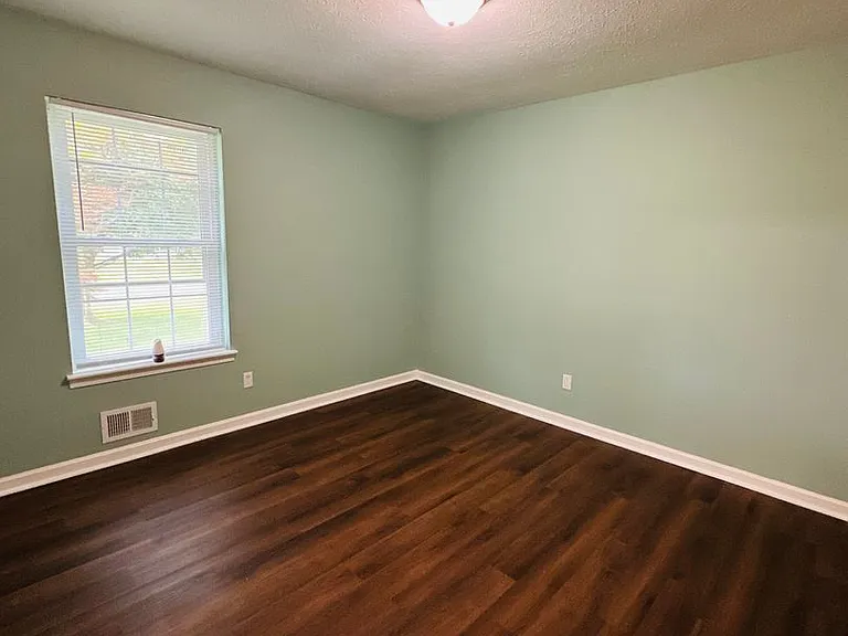 225 Joy Ave — Photo 14