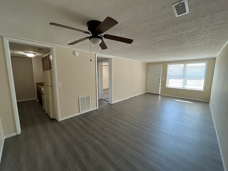 Evergreen Apartments & Townhouses in Belpre, OH — Photo 12
