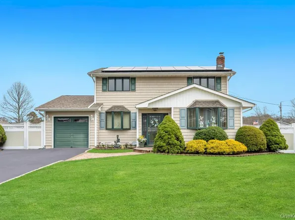 67 College Road, Selden, NY 11784