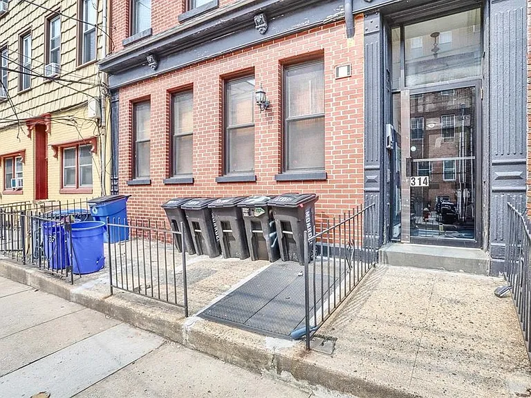 314 Monroe St #8 — Photo 14