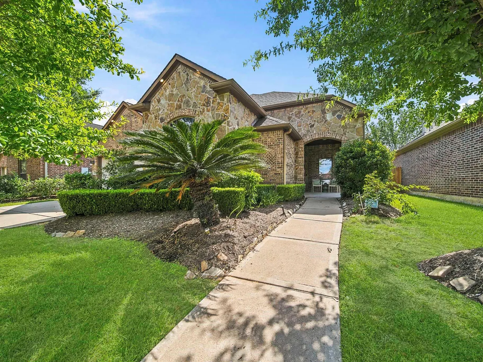 3 bed, 3.0 bath, 2655 sqft, $3,100 — Photo 1