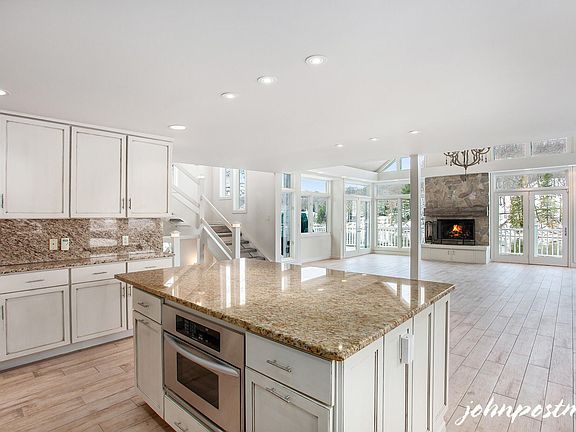 4th image of 1010 Holland St