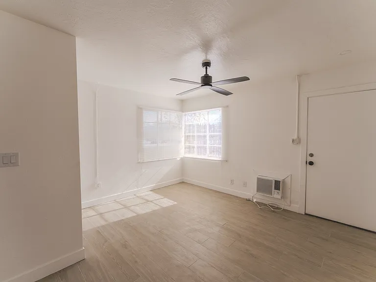 1322 W Roosevelt St #9 — Photo 5