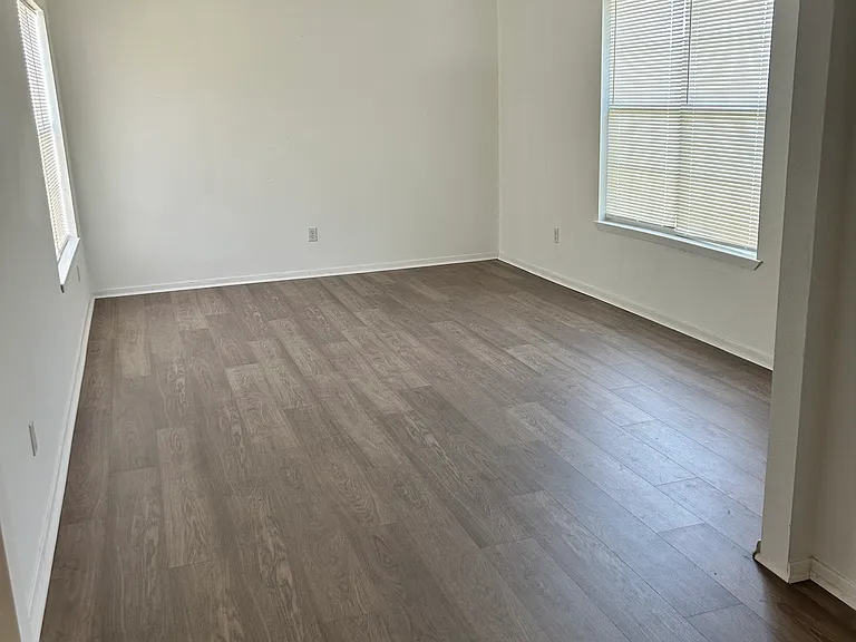 1318 Ormond Dr — Photo 10