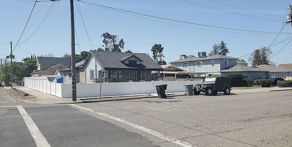 1st image of 258 S 3rd Ave