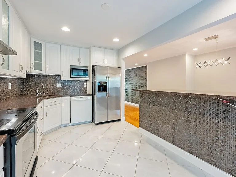 215 Lynn Manor Dr — Photo 23