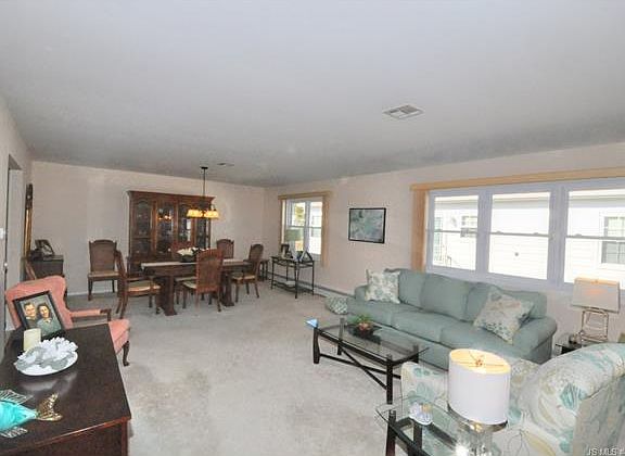 3rd image of 366 Port Royal Dr