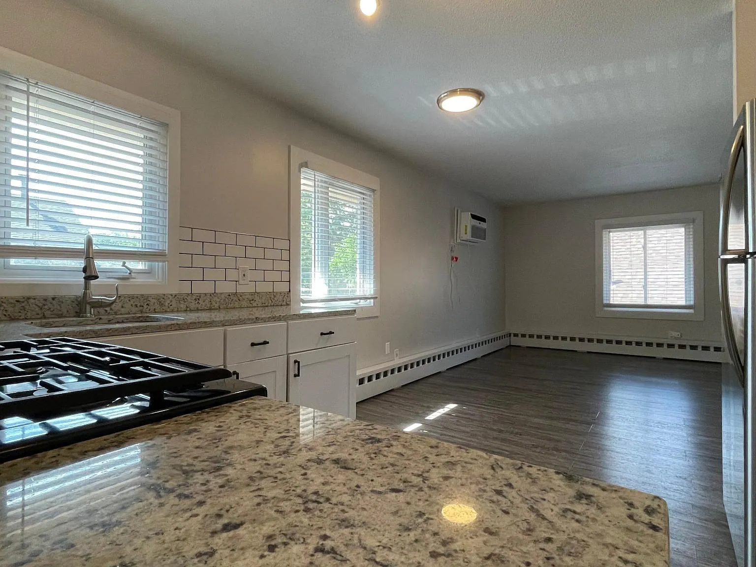 689 Lowry Ave NE — Photo 2