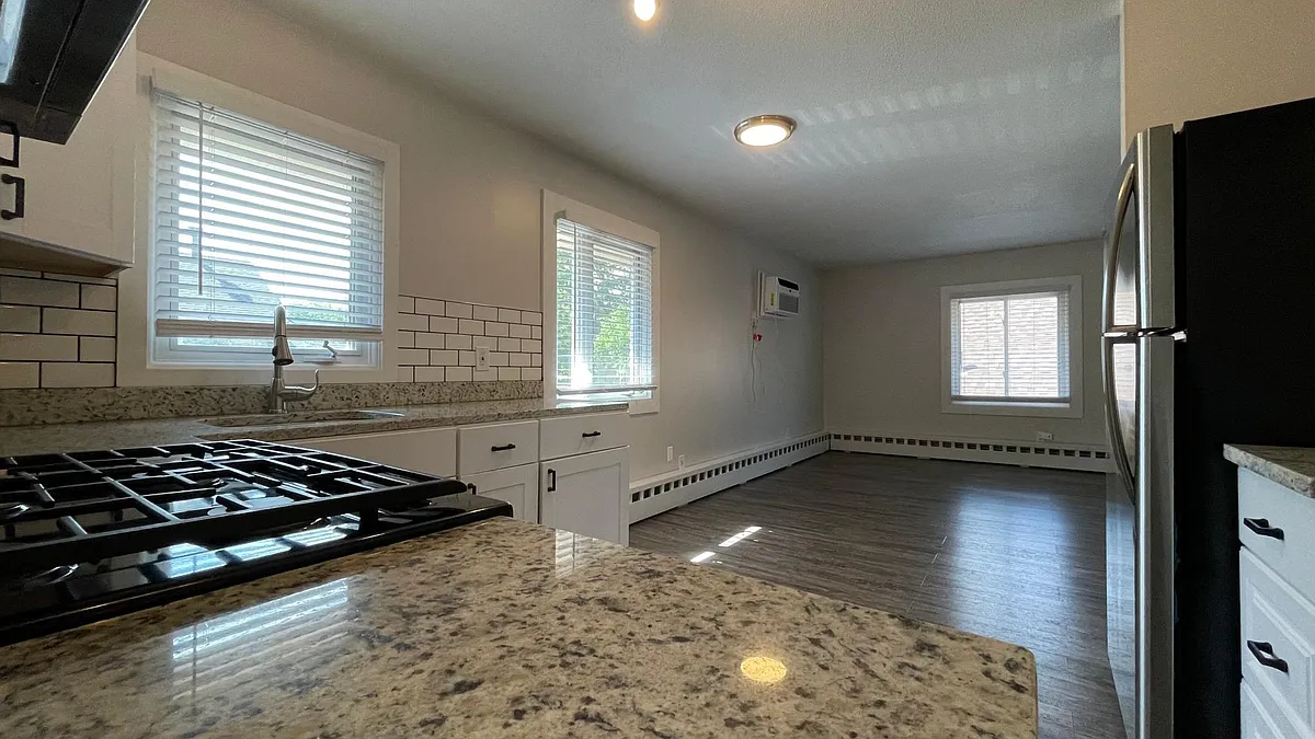 Building Photo - 689 Lowry Ave NE #7