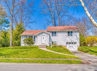 23 Smith Ct, Closter, NJ 07624
