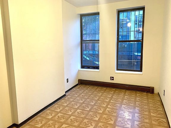 5th image of 891 Pacific St APT 1R