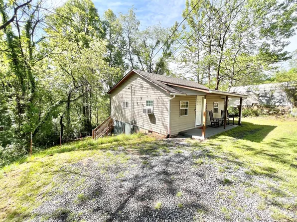 606 Broadway St NW, Lenoir, NC 28645