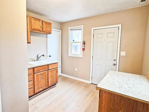 3rd image of 1305 Bond Ave