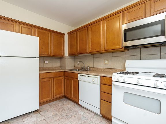 5th image of 7010 S East End Ave #3