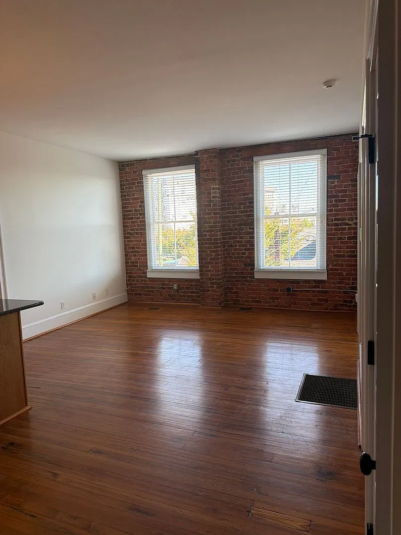 908-912 Burke (Drawer 1 - 100) — Photo 3