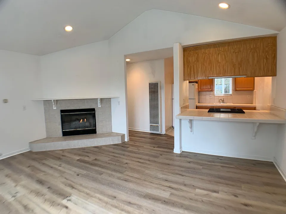 100 Seeno St #B