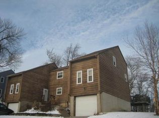 3306 Schuetzen Ln, Davenport, IA 52804