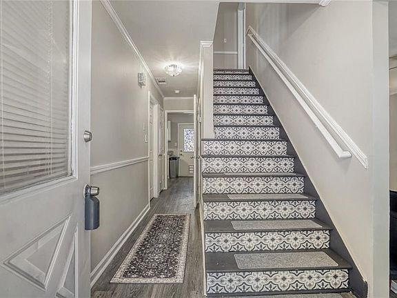 4th image of 1049 Autumn Crest Dr