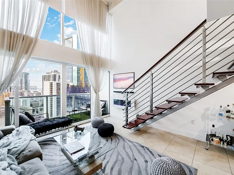 41 SE 5th St #1303 — Photo 4