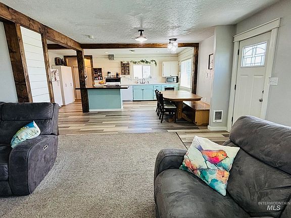 3rd image of 802 S 9th St