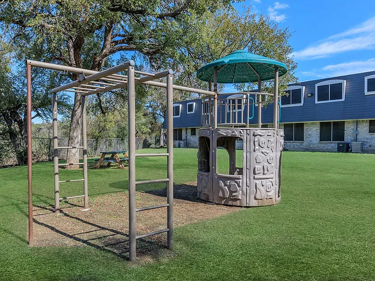 Oaks at Jane Lane — Photo 15