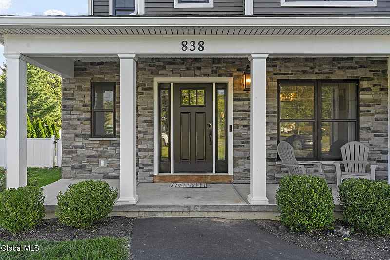 4th image of 838 Pearse Road