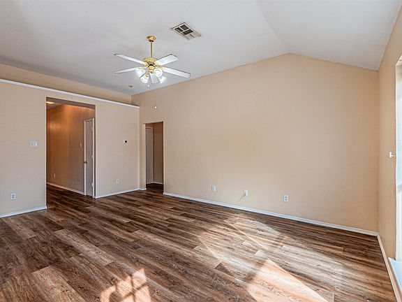 5th image of 1214 Embercrest Dr