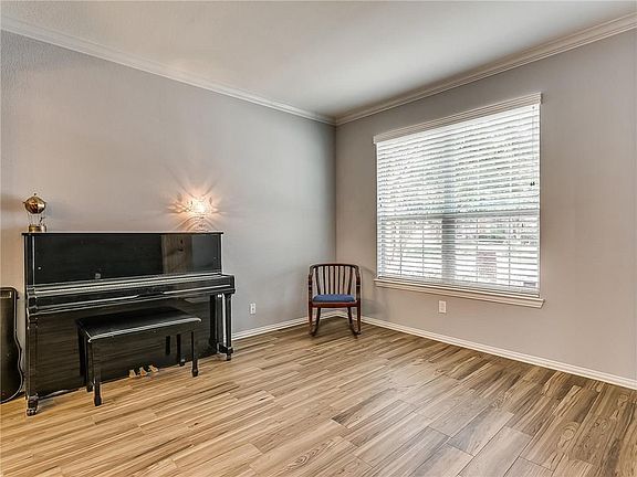 4th image of 4932 Carrotwood Dr